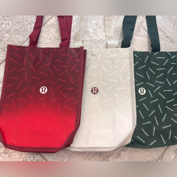 lululemon athletica Trio Tote Set - Red, White, and Forest Green - Picture 4 of 5